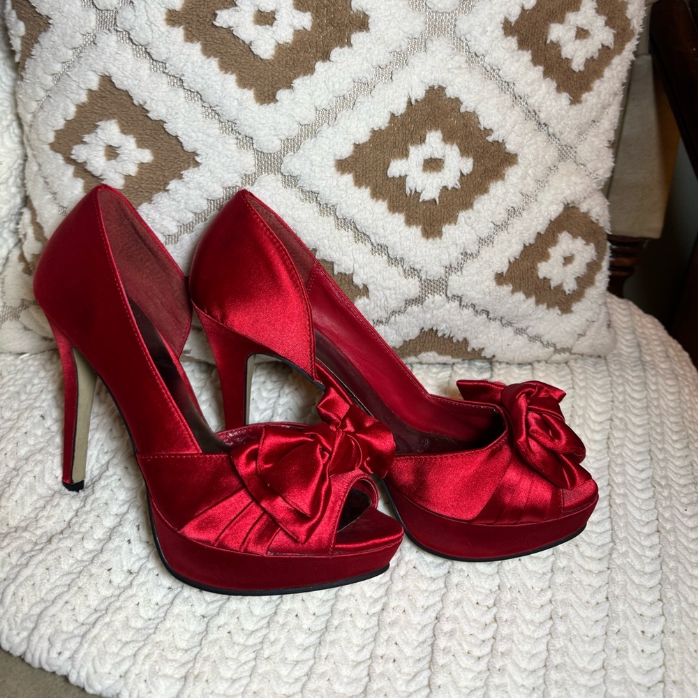 Aldo Red Satin Bow Platform Stiletto Heels Women’s 40